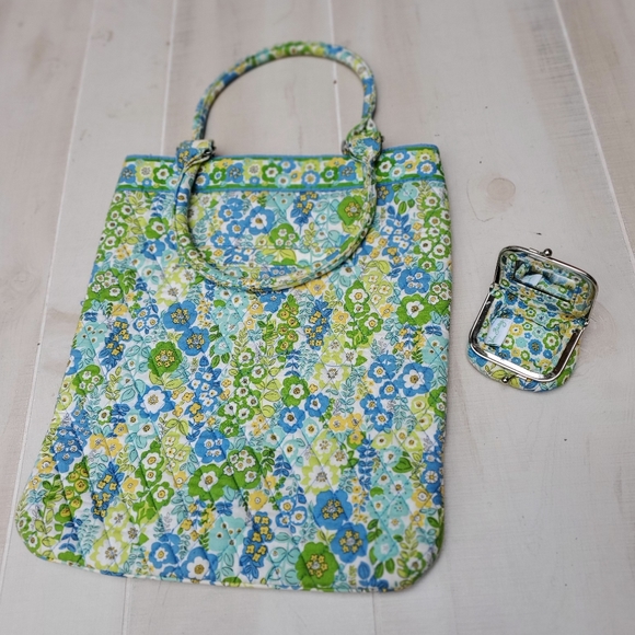 VERA BRADLEY retired pattern tote and coin purse bundle - Picture 4 of 12